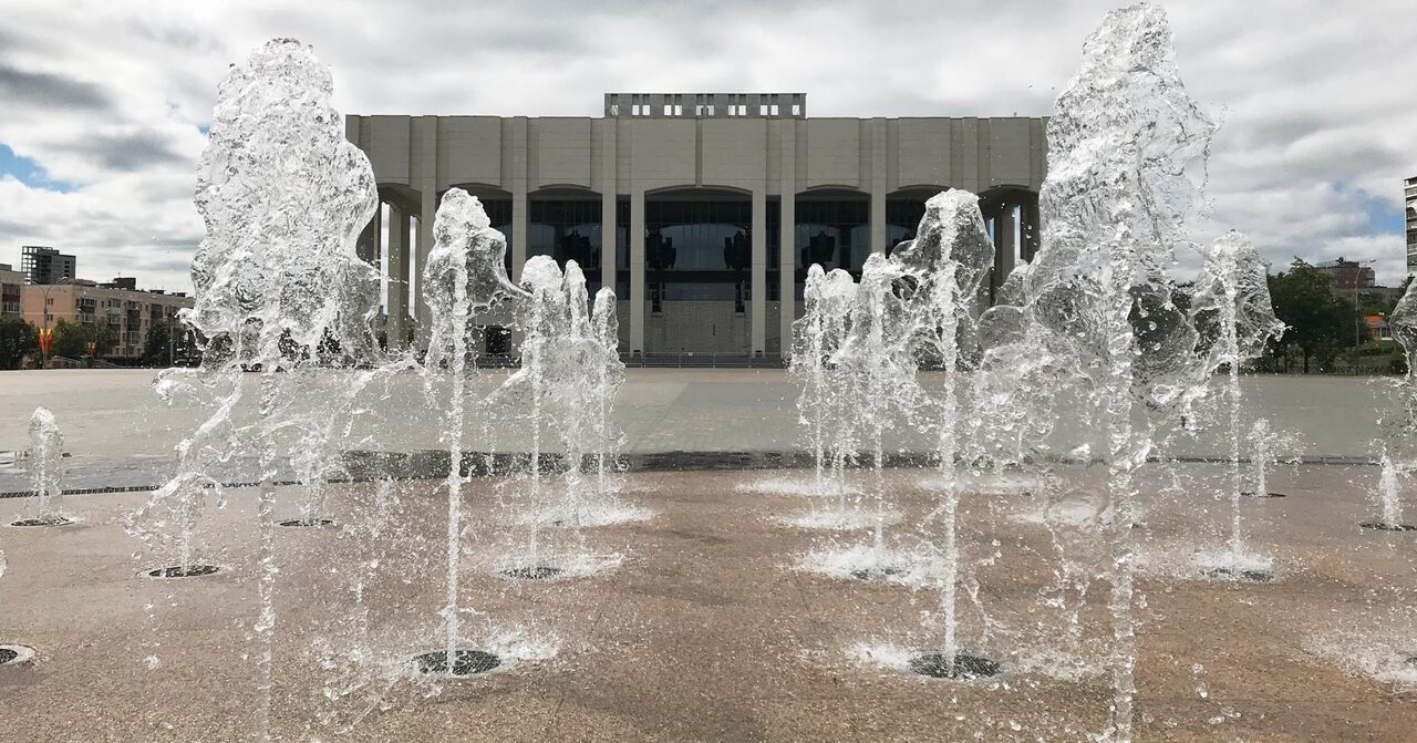 Фонтан у «Театра-Театра», фонтан на эспланаде в Перми