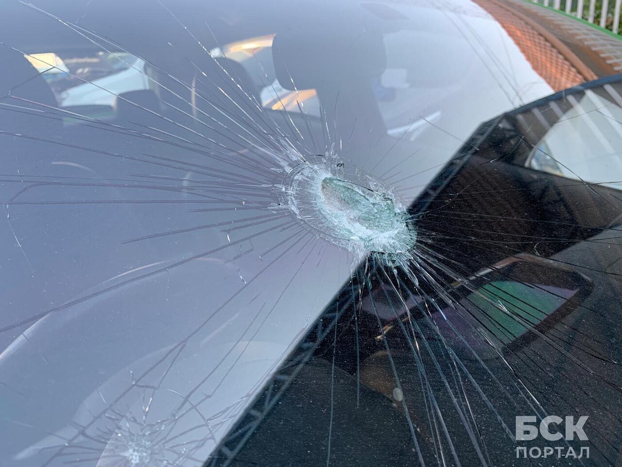 Все тонкости ремонта трещин на автостеклах