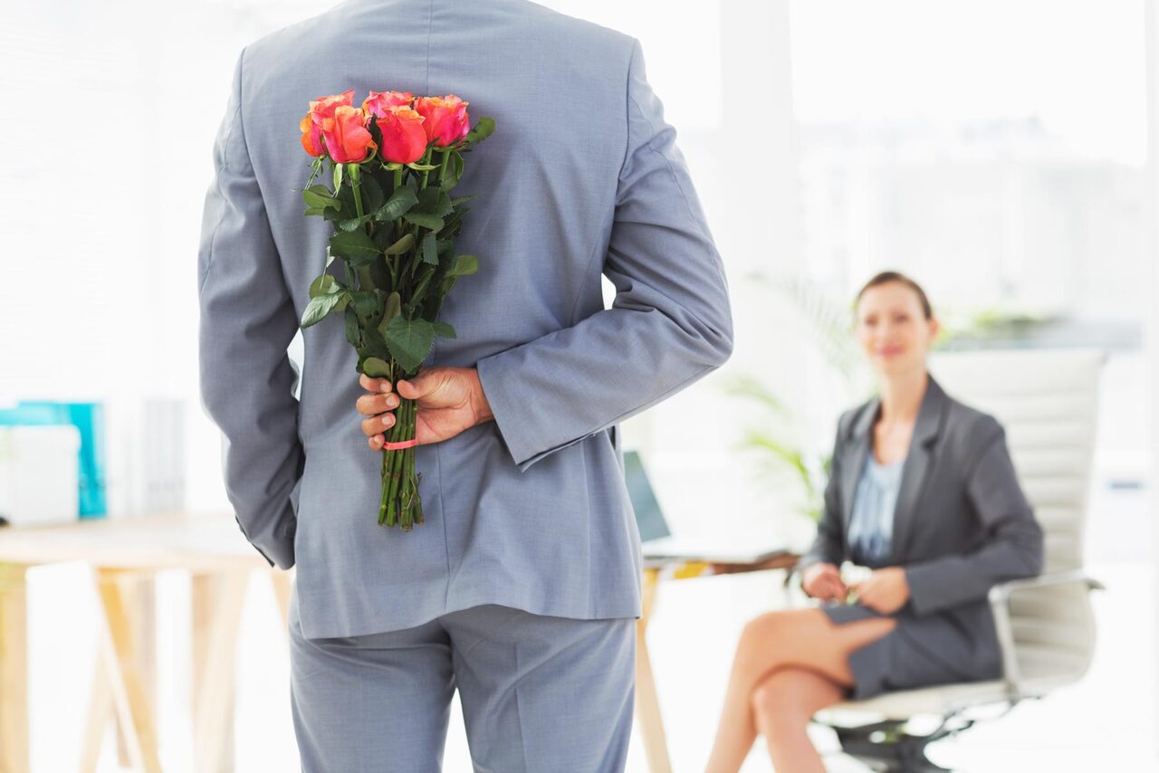 Служебный роман: за и против