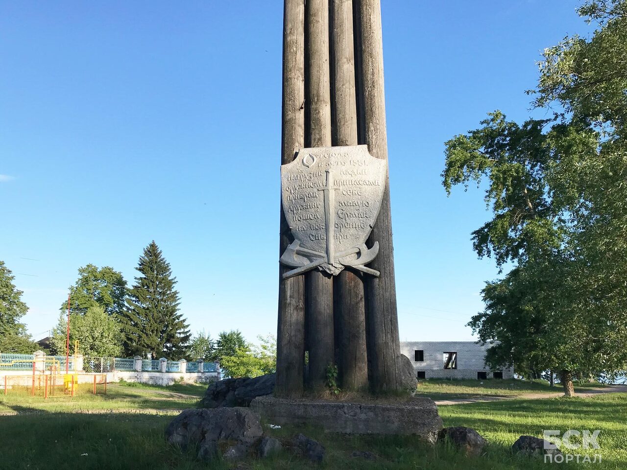 Деревянная стела. Орел-городок