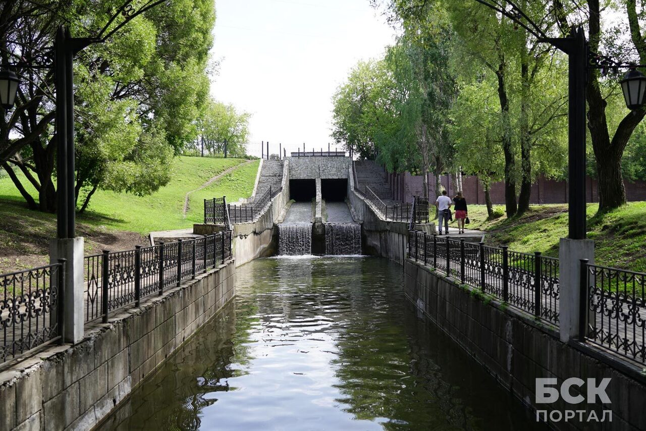 Райский сад. Ротонда и памятник собаке