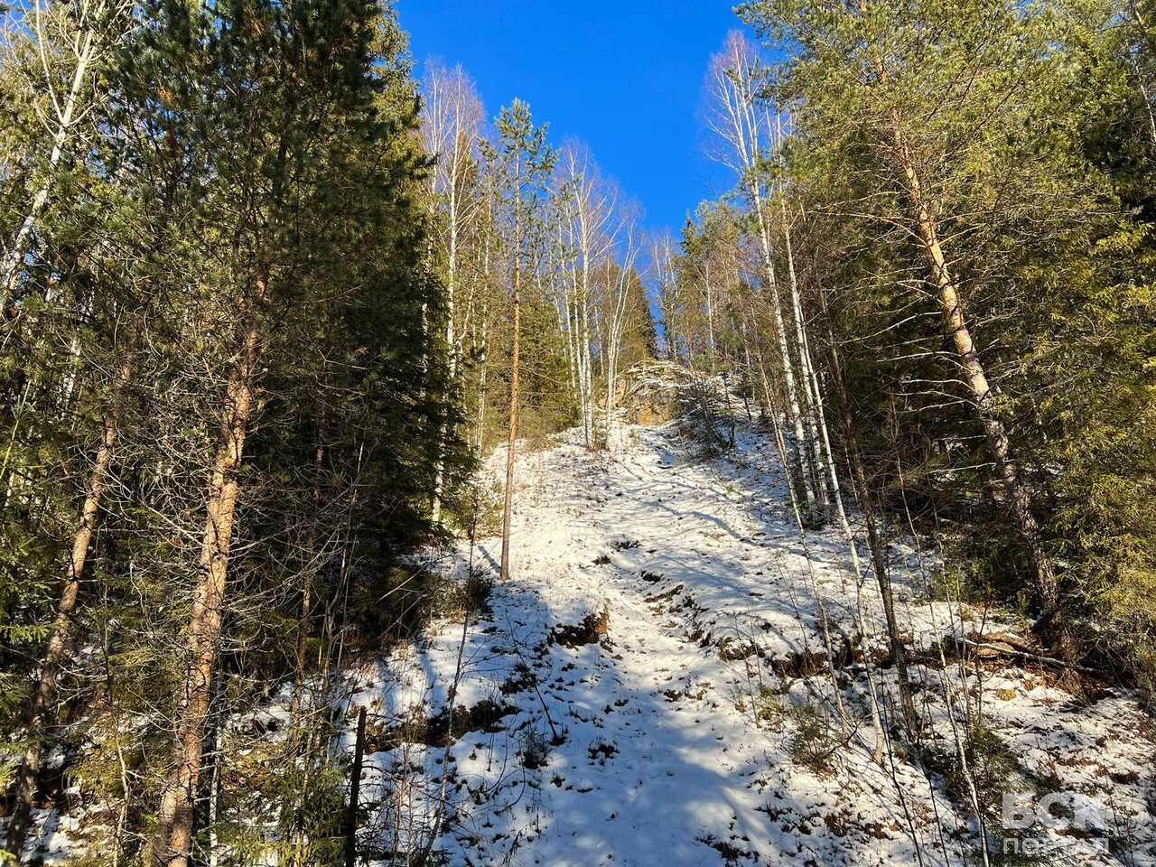 Ныроб. Узкая и широкая улочка