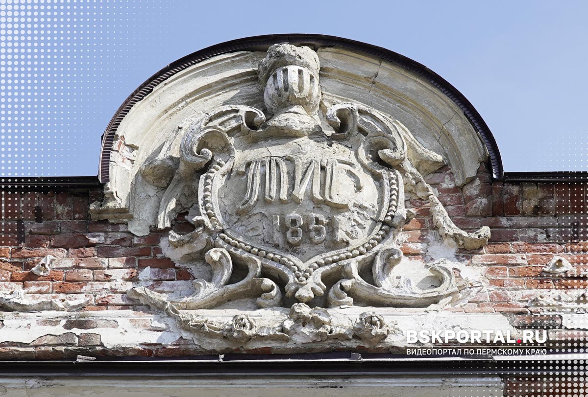 Старинный купеческий дом на улице Карла Маркса город Кунгур