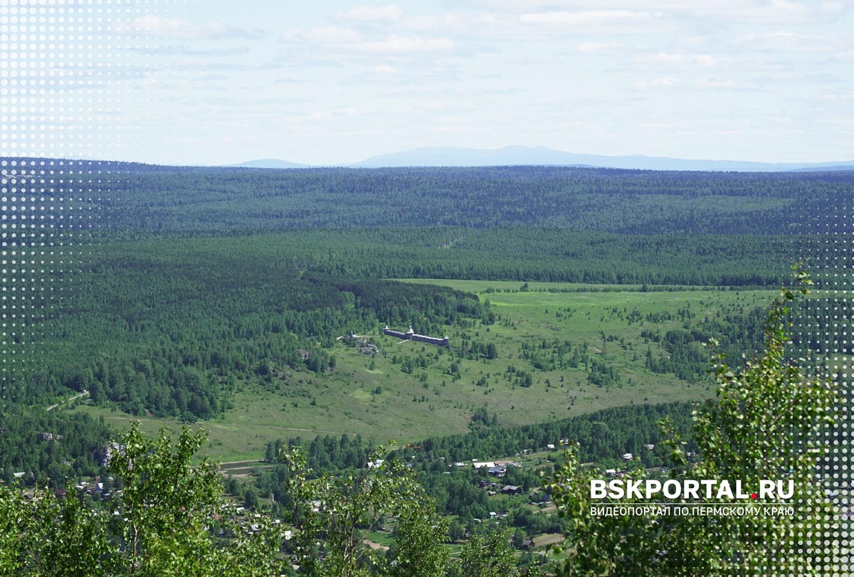 гора Крестовая Губаха вид на реку Косьва и декорации Сердце Пармы