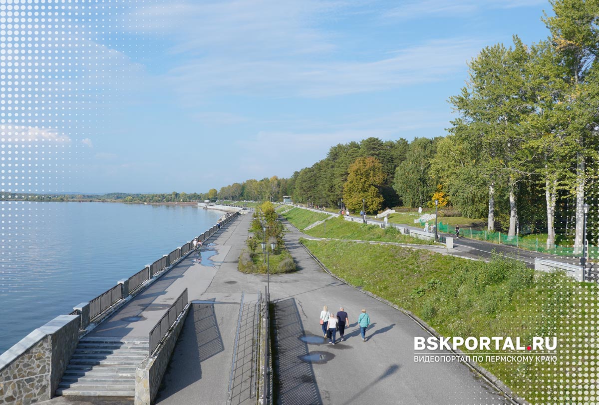 Усть-Качка Набережная у реки с дорожками, деревьями