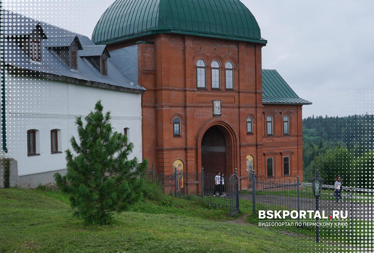 Вход в Белогорский монастырь Пермский край