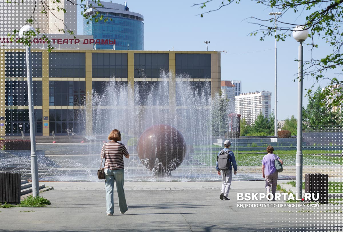 Светомузыкальный фонтан на Октябрьской площади в Екатеринбурге