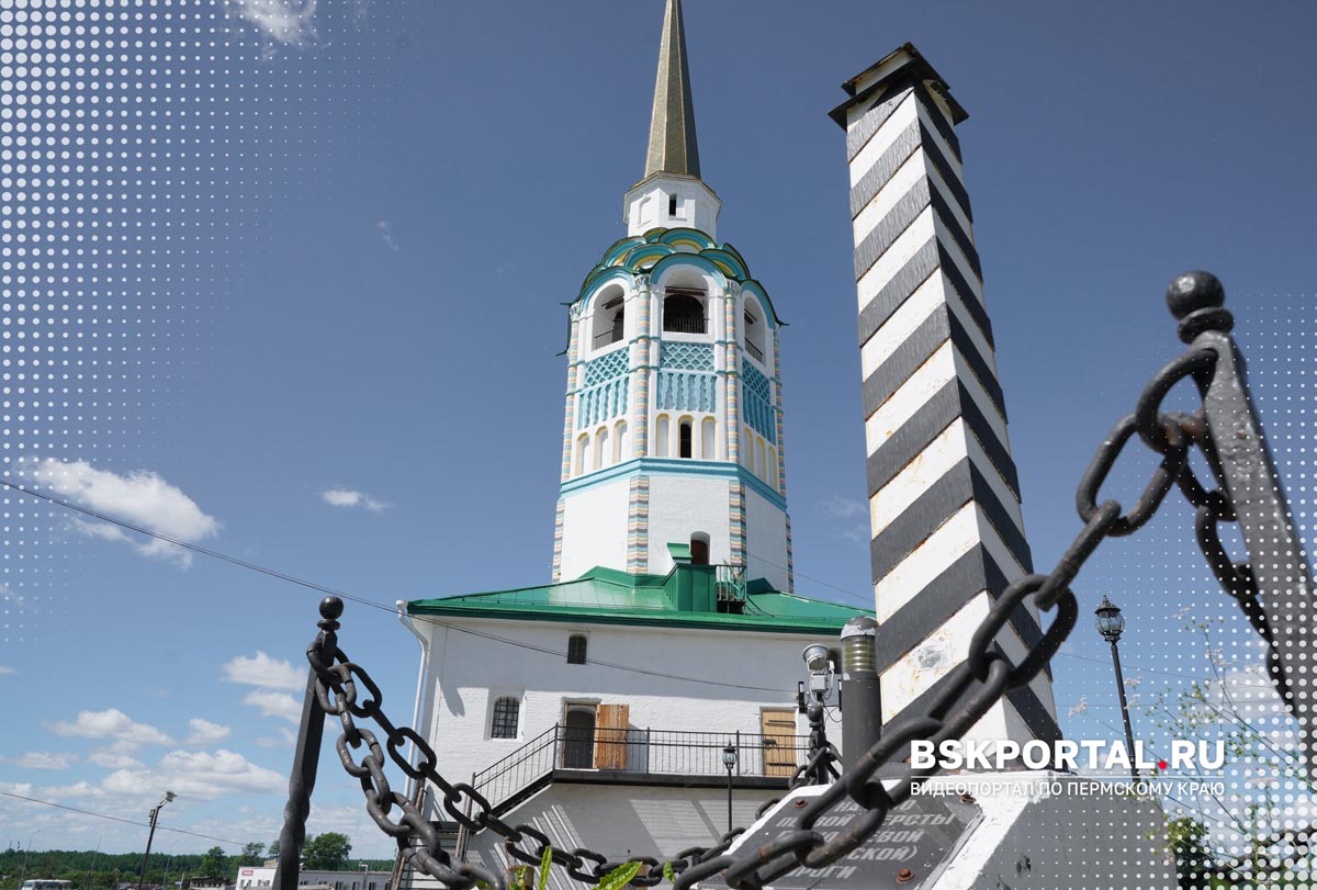 Соликамск Соборная колокольня и верстовой столб. Автор фото БСК-портал
