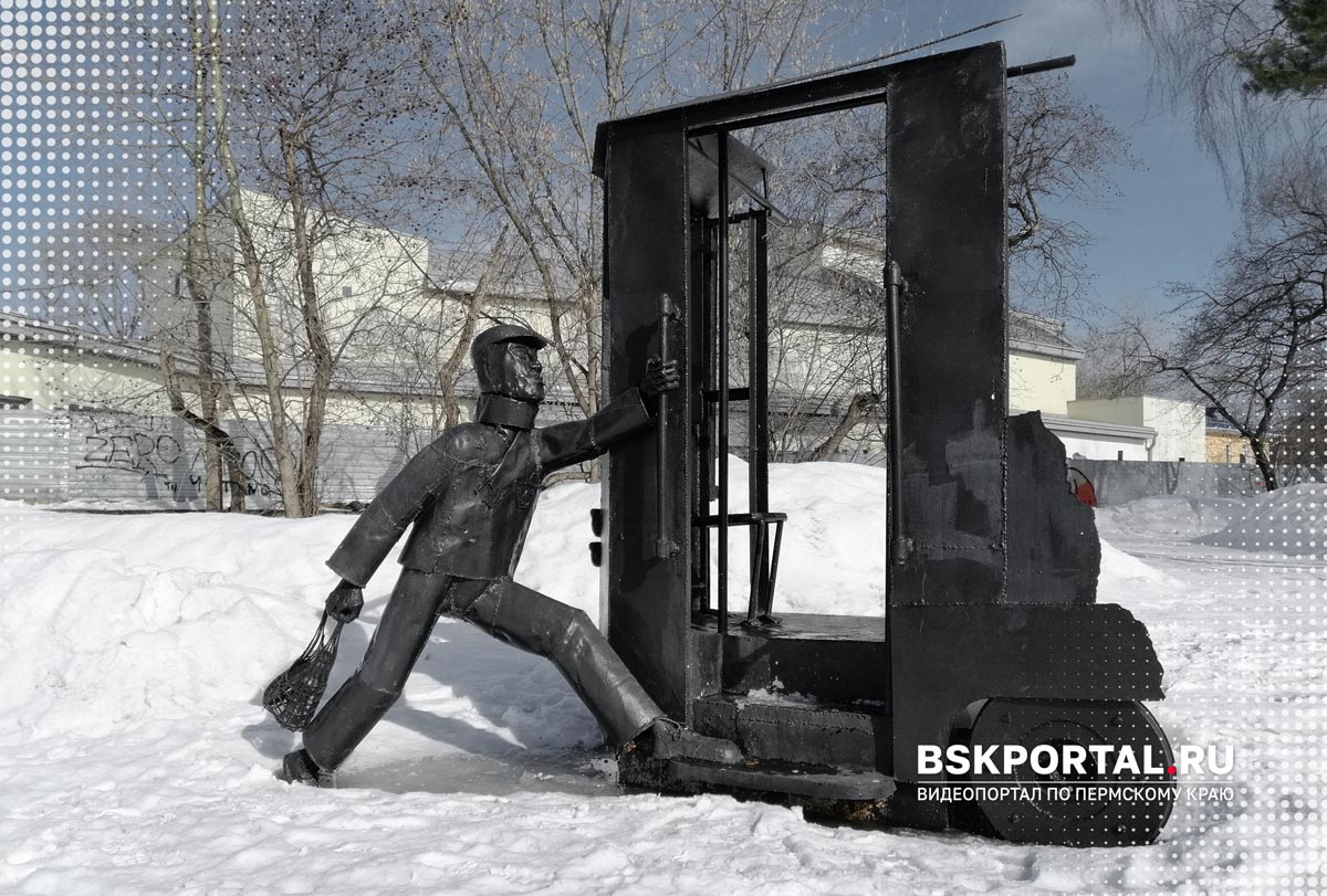 Скульптура в Березниках фигура человека