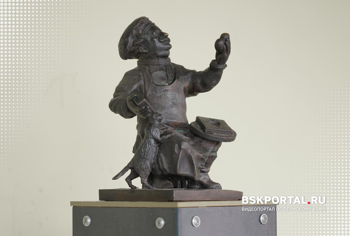 Бронзовый кунгурчик Пряничник в Кунгуре