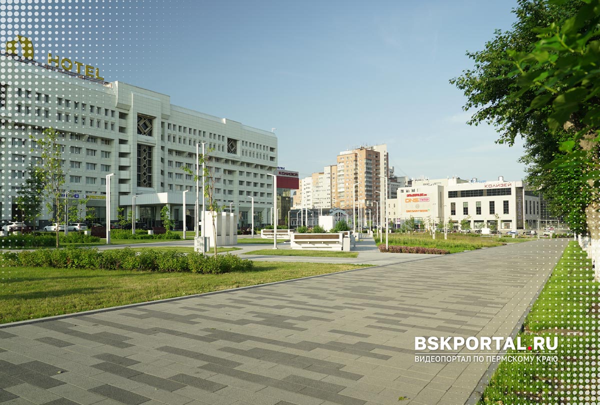Гостиница «Урал» и сквер в центре Перми