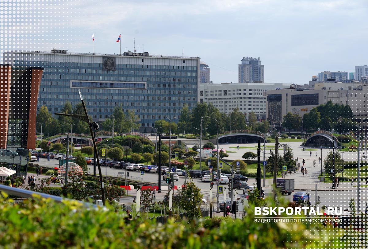Смотровая площадка с видом на Пермскую эспланаду и центр Перми