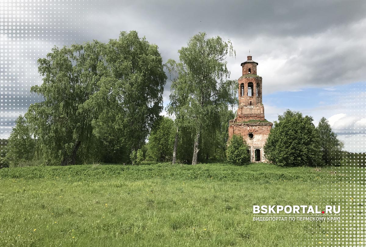 Разрушенная церковь на месте исчезнувшей деревни в Соликамском районе
