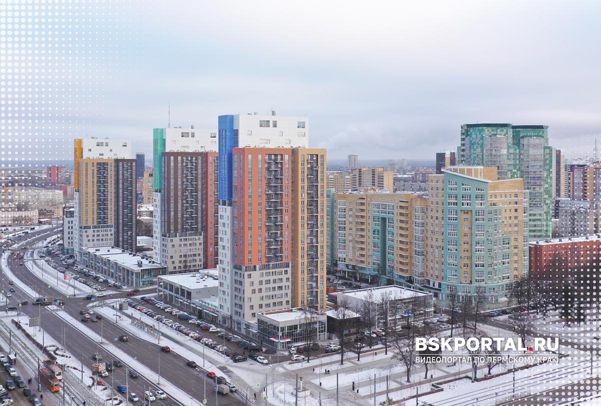 Зимняя Пермь: жилые высотки и заснеженные улицы города