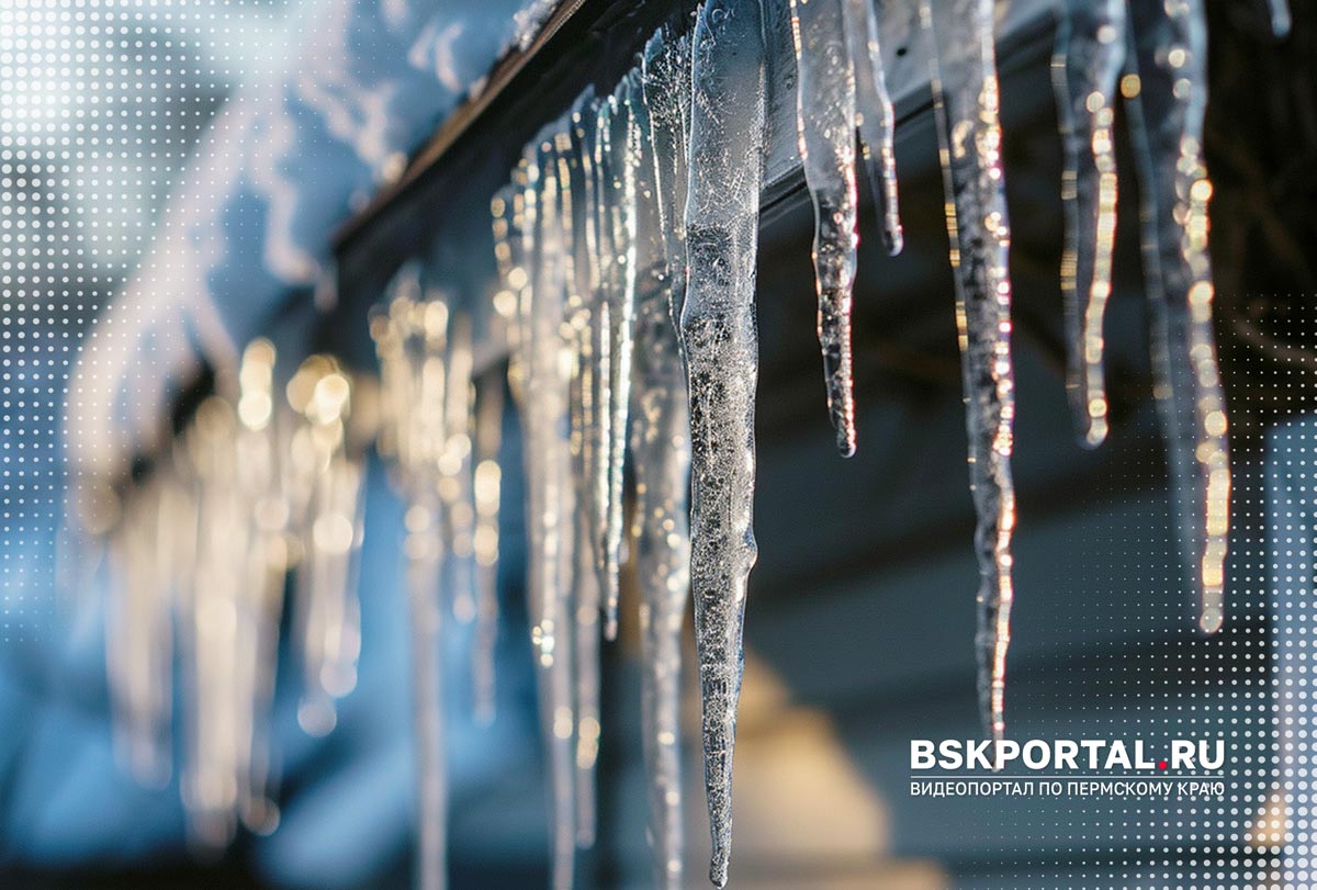 сосульки на крыше дома зимой