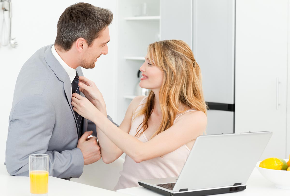 Плюсы служебного романа на работе